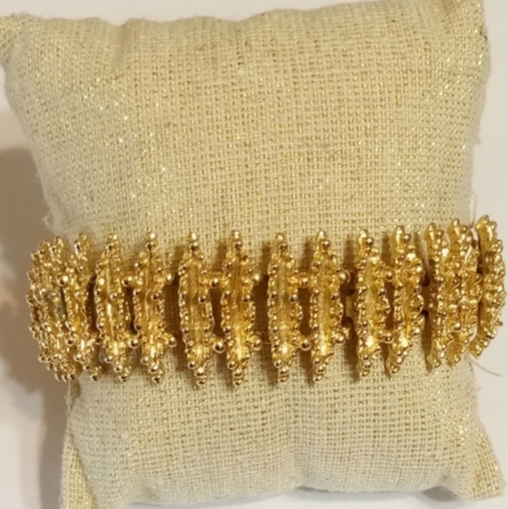 Avon Gold Tone Starflower Link Textured 7" Bracelet - Picture 6 of 7